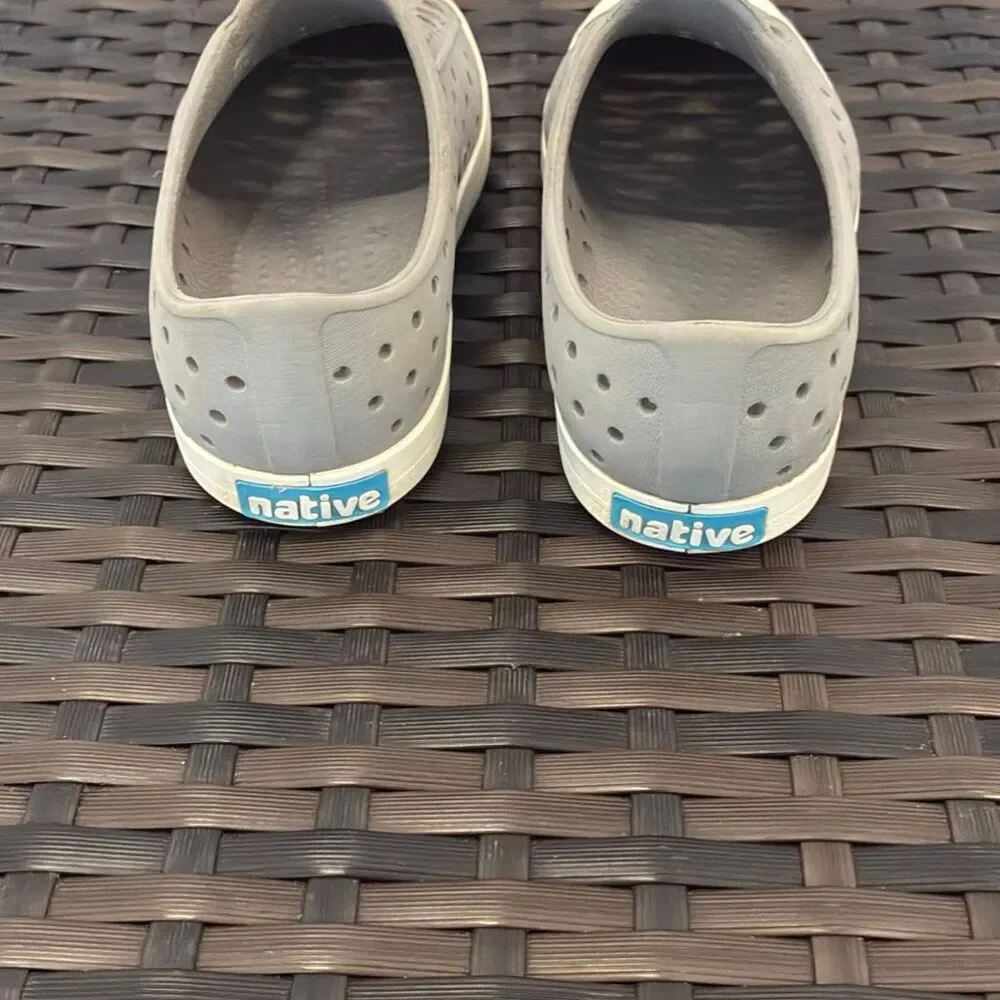 Native Jefferson shoes children size 11